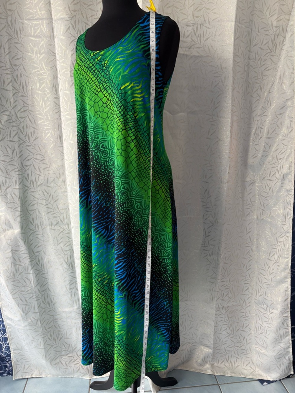 Green and Blue Patterned Maxi Dress - Picture 4 of 9